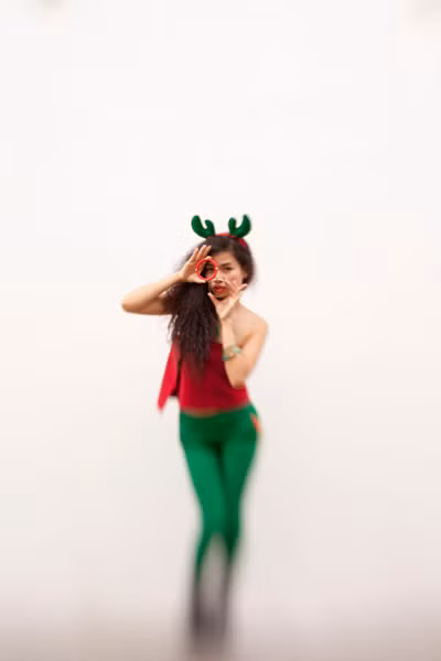 Đồng Lan tung MV Giáng sinh "đấu" với Hồ Ngọc Hà ảnh 4