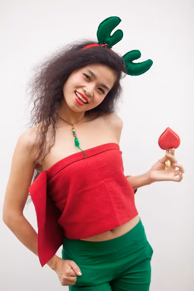 Đồng Lan tung MV Giáng sinh "đấu" với Hồ Ngọc Hà ảnh 2