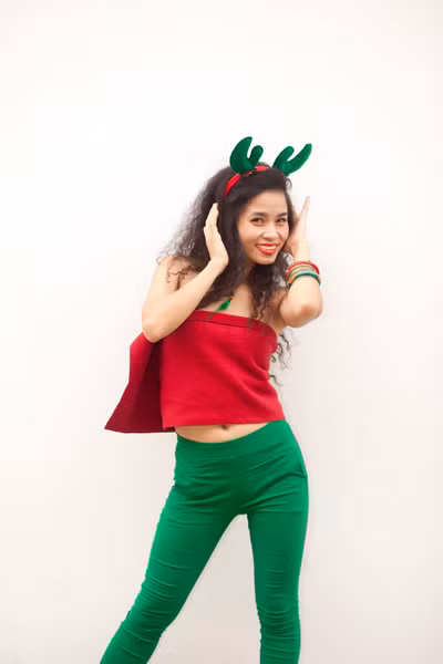 Đồng Lan tung MV Giáng sinh "đấu" với Hồ Ngọc Hà ảnh 5