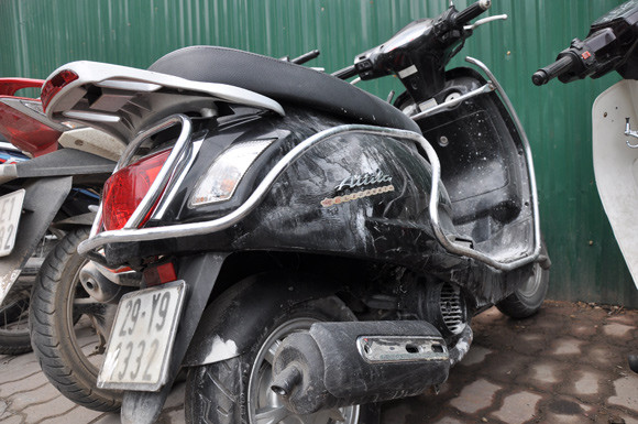 Xe Attila bốc cháy trên đường Giảng Võ ảnh 1