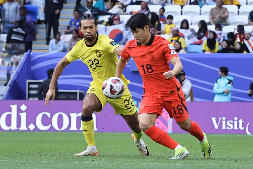 Malaysia (vàng) gây bất ngờ khi cầm hòa Hàn Quốc 3-3