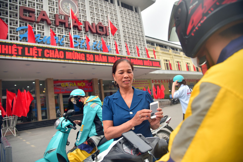 ...chị chỉ nhận lại những cái lắc đầu bởi sự việc đã quá lâu