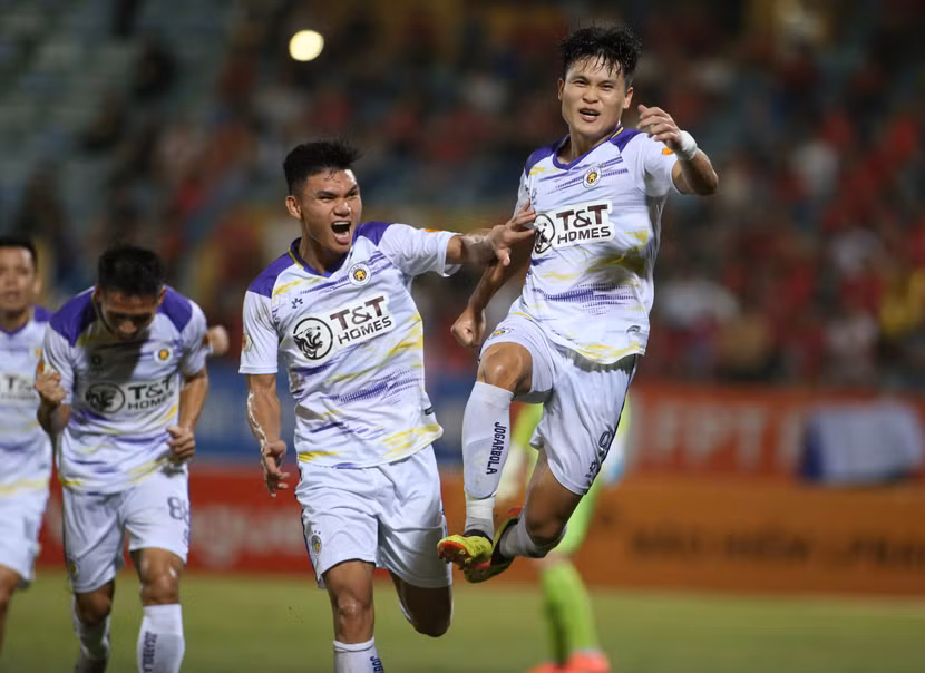 Tuấn Hải gỡ hòa cho Hà Nội FC Tuấn Hải gỡ hòa cho Hà Nội FC