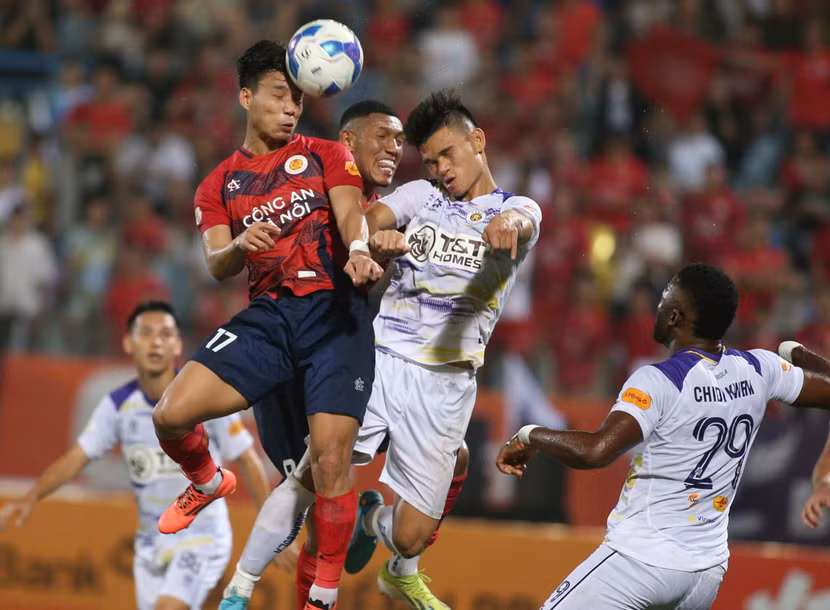 Trận derby Thủ đô diễn ra kịch tính Trận derby Thủ đô diễn ra kịch tính
