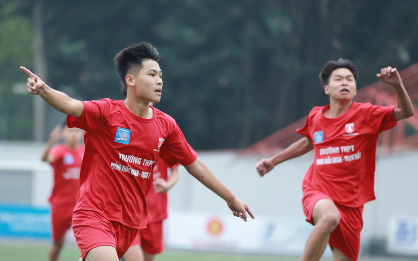 THPT Phùng Khắc Khoan là đội duy nhất được giữ lại màu áo quen thuộc kể từ đầu giải trong ngày hạ màn THPT Phùng Khắc Khoan là đội duy nhất được giữ lại màu áo quen thuộc kể từ đầu giải trong ngày hạ màn