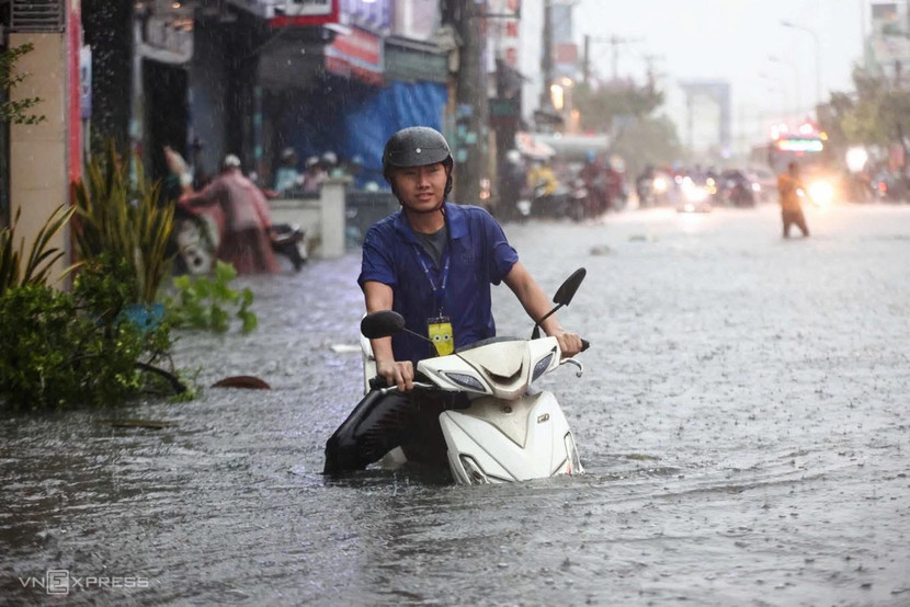 Mưa lớn gây ngập tại Bình Dương Mưa lớn gây ngập tại Bình Dương