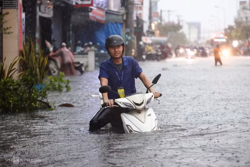 Mưa lớn gây ngập tại Bình Dương