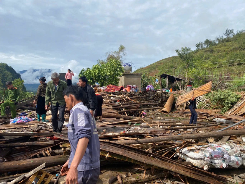 Hàng trăm ngôi nhà bị hư hỏng và đổ sập sau trận mưa lớn kéo dài tại tỉnh Lai Châu