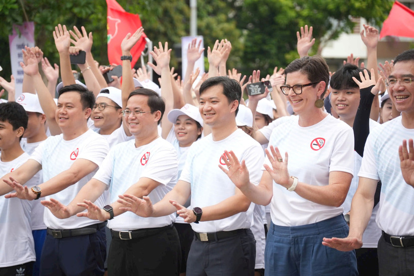 Các đại biểu tham dự lễ mít tinh