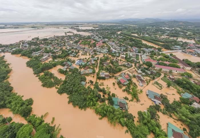 Hàng trăm căn nhà ở Hà Tĩnh bị ngập do mưa lớn ảnh 1 Hàng trăm căn nhà ở Hà Tĩnh bị ngập do mưa lớn ảnh 1