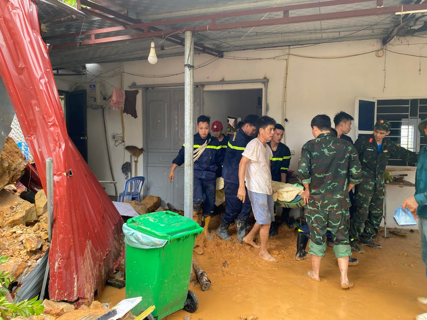 Hiện trường vụ sạt lở khiến hai người thương vong Hiện trường vụ sạt lở khiến hai người thương vong