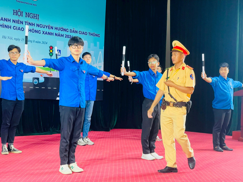 Tập huấn hướng dẫn giao thông cho tình nguyện viên tại Hà Nội