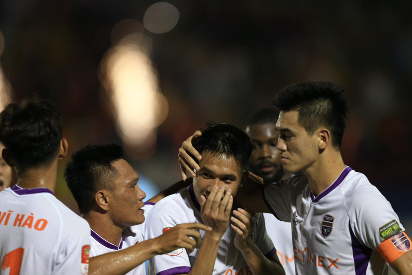 Bình Dương đang bay cao với ngôi đầu bảng V-League Bình Dương đang bay cao với ngôi đầu bảng V-League