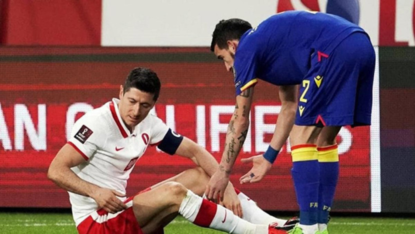 Lewandowski chấn thương khi lên tuyển Ba Lan Lewandowski chấn thương khi lên tuyển Ba Lan