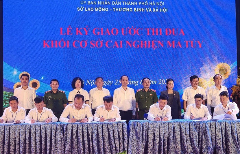 Đại diện lãnh đạo các cơ sở cai nghiện ma túy công lập thành phố Hà Nội ký kết hợp tác nhằm nâng cao hiệu quả quản lý, điều trị cai nghiện