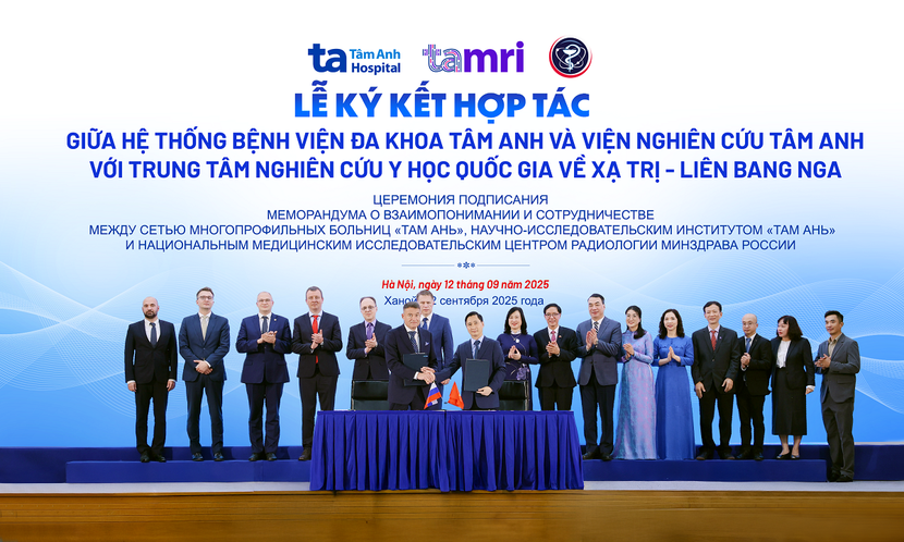 Bộ trưởng Bộ Y tế Liên bang Nga Mikhail Albertovich Murashko, Bộ trưởng Bộ Y tế Đào Hồng Lan, đại diện Đại sứ quán và lãnh đạo các đơn vị y tế hai nước cùng chứng kiến khoảnh khắc ký kết hợp tác, mở ra bước tiến mới trong nghiên cứu, chuyển giao công nghệ và điều trị ung thư tại Việt Nam Bộ trưởng Bộ Y tế Liên bang Nga Mikhail Albertovich Murashko, Bộ trưởng Bộ Y tế Đào Hồng Lan, đại diện Đại sứ quán và lãnh đạo các đơn vị y tế hai nước cùng chứng kiến khoảnh khắc ký kết hợp tác, mở ra bước tiến mới trong nghiên cứu, chuyển giao công nghệ và điều trị ung thư tại Việt Nam