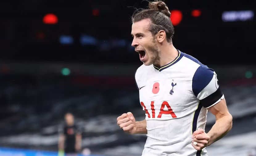 Bale ăn mừng bàn thắng đầu tiên sau khi trở lại Tottenham