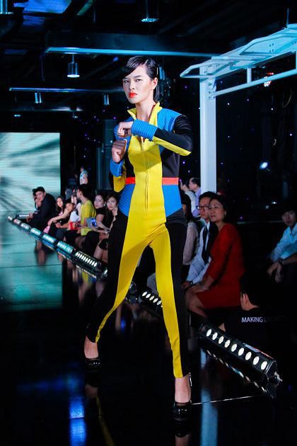 "Chân dài" Next top cùng nổi loạn trên sàn diễn ảnh 10