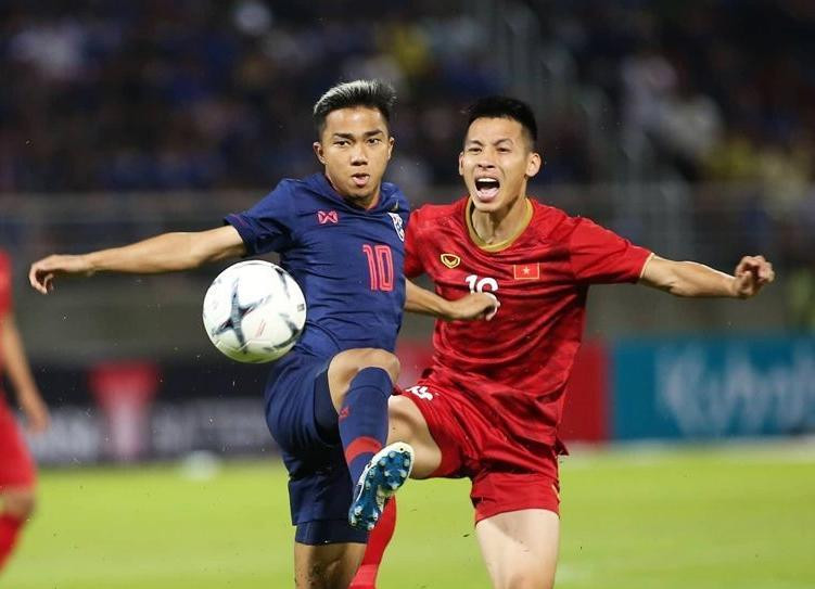 Đỗ Hùng Dũng (phải) trở lại ĐT Việt Nam Đỗ Hùng Dũng (phải) trở lại ĐT Việt Nam