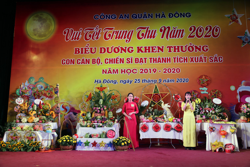 Những mâm cỗ Trung thu được chuẩn bị chu đáo phục vụ các em đón tết cổ truyền