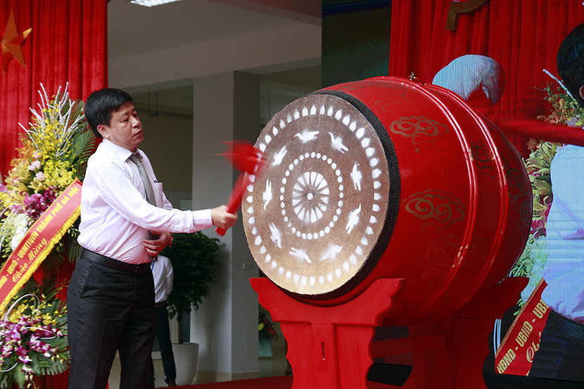 Bí thư Quận ủy, Chủ tịch HĐND quận Hoàn Kiếm Dương Đức Tuấn đánh trống khai giảng năm học mới Bí thư Quận ủy, Chủ tịch HĐND quận Hoàn Kiếm Dương Đức Tuấn đánh trống khai giảng năm học mới