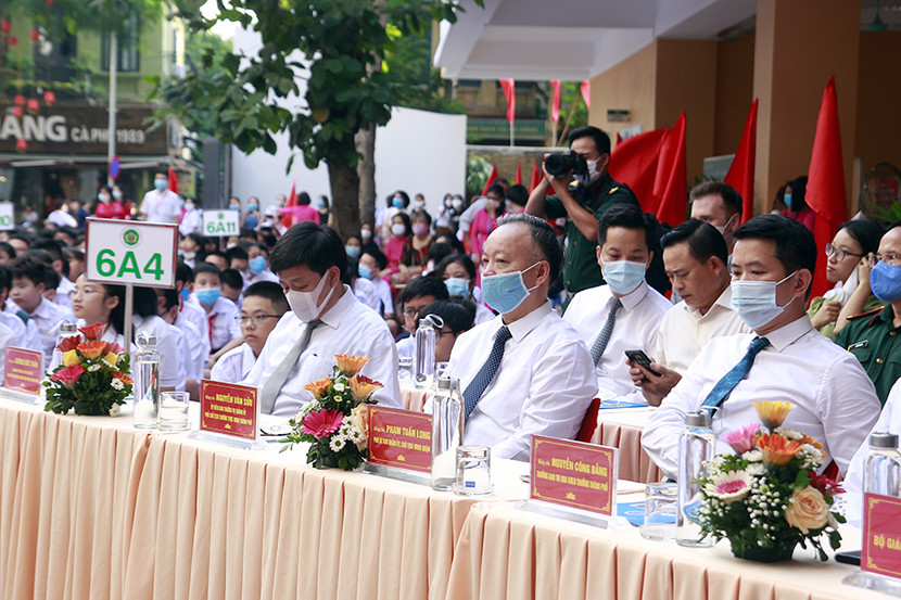 Lãnh đạo UBND TP và quận Hoàn Kiếm dự lễ khai giảng Lãnh đạo UBND TP và quận Hoàn Kiếm dự lễ khai giảng