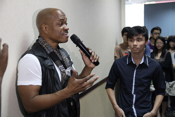 "Hiện tượng" âm nhạc Mỹ chia sẻ kinh nghiệm "xương máu" tại The Voice ảnh 1