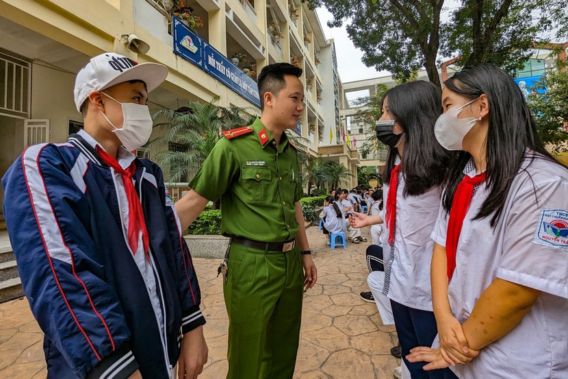 CATP Hà Nội thường xuyên có các chương trình phổ biến pháp luật trong nhà trường CATP Hà Nội thường xuyên có các chương trình phổ biến pháp luật trong nhà trường