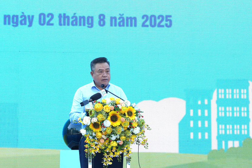 Chủ tịch UBND TP Trần Sỹ Thanh phát động Lễ ra quân tổng vệ sinh môi trường tại 126 xã, phường