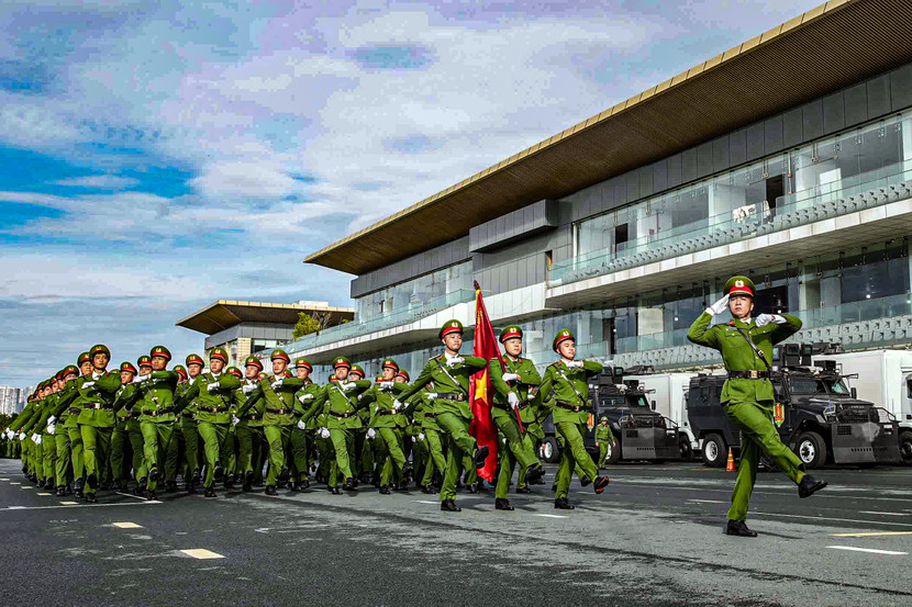 Sáng nay, tại trường đua F1 (Hà Nội) CATP Hà Nội đã tổ chức hợp luyện lần 3 diễu binh, diễu hành chuẩn bị cho Ngày hội vì Thủ đô bình yên, ra quân đảm bảo ANTT các hoạt động Kỷ niệm 80 năm Cách mạng Tháng Tám thành công và Quốc khánh 2-9