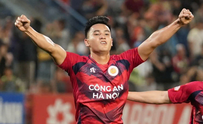 Tân binh Văn Vinh ghi bàn cho CLB Công an Hà Nội