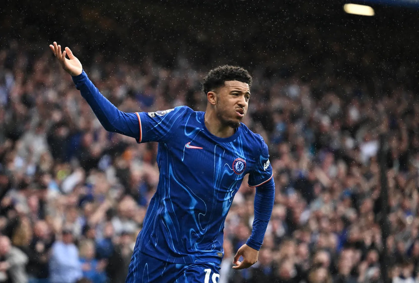 Sancho xuất hiện đúng lúc cứu Chelsea khỏi thất bại