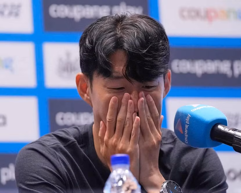 Son Heung-min khóc từ họp báo...