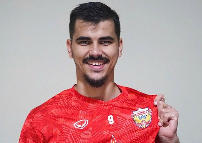 Tiền đạo Yevgeniy Serdyuk trong màu áo Hà Tĩnh Tiền đạo Yevgeniy Serdyuk trong màu áo Hà Tĩnh