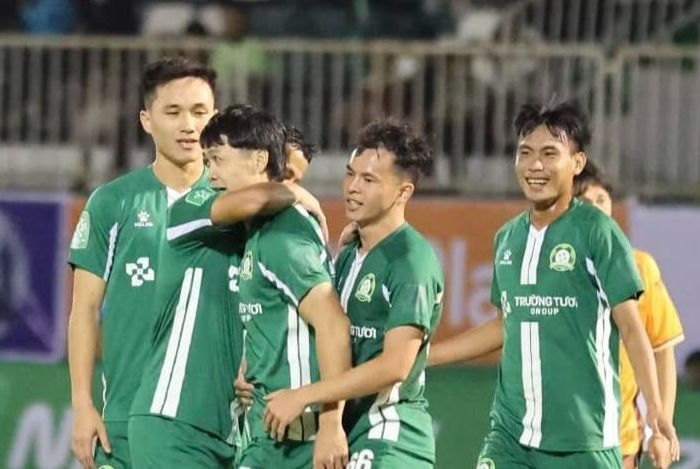 Công Phượng ghi bàn vào lưới HAGL nhưng không đủ cho Bình Phước