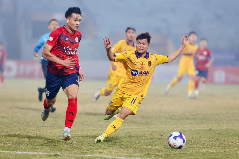 CLB Công an Hà Nội bị SLNA chia điểm với trận hòa 1-1 CLB Công an Hà Nội bị SLNA chia điểm với trận hòa 1-1