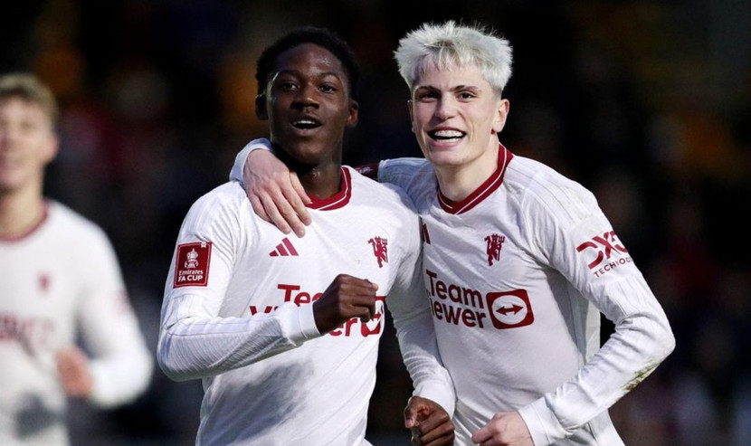 Hai tài năng trẻ Kobbie Mainoo và Alejandro Garnacho của MU