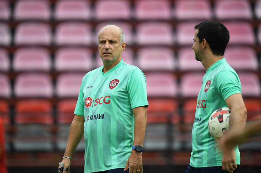 HLV Alexandre Gama đã rời Muangthong Utd