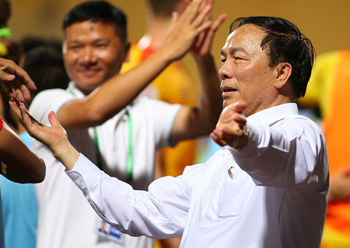 Ông bầu Nguyễn Văn Đệ của CLB Thanh Hóa Ông bầu Nguyễn Văn Đệ của CLB Thanh Hóa