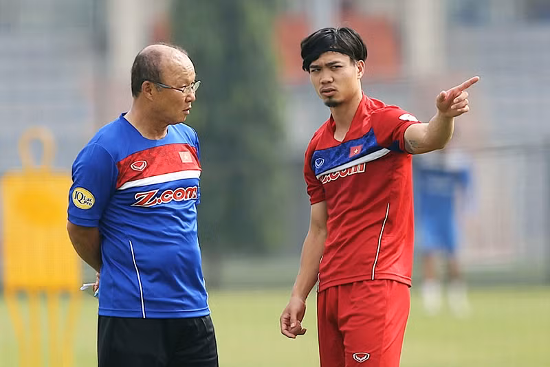 Công Phượng (phải) khó lên tuyển sau đây 1 tháng