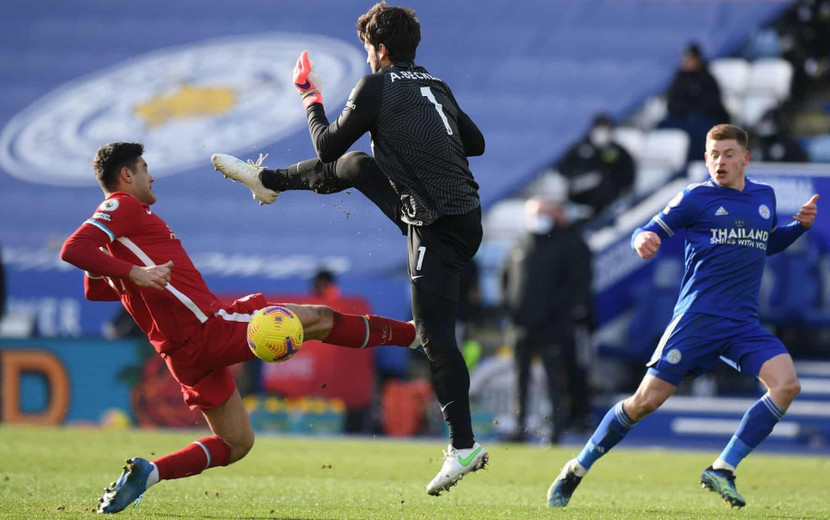 Sai lầm đáng trách của Alisson Becker