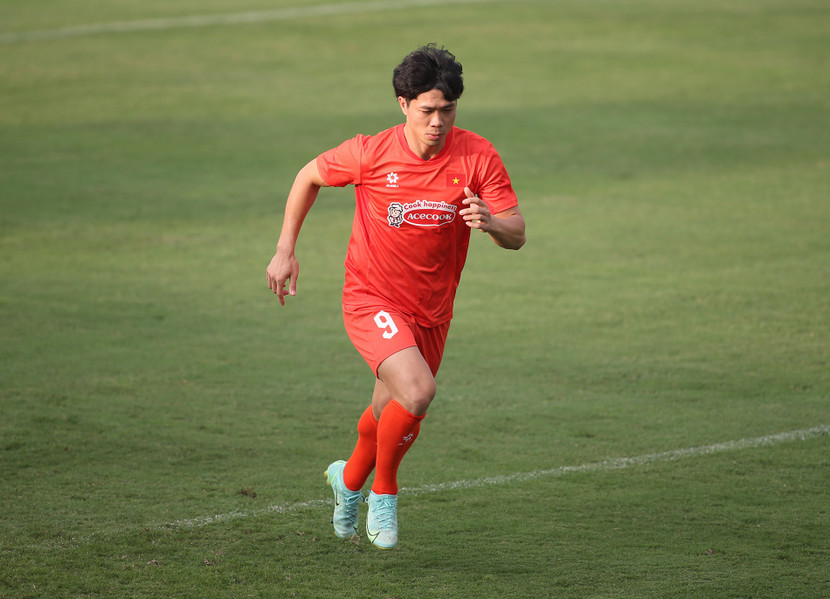 Công Phượng trên sân tập ĐT Việt Nam chiều 30-5-2025 Công Phượng trên sân tập ĐT Việt Nam chiều 30-5-2025