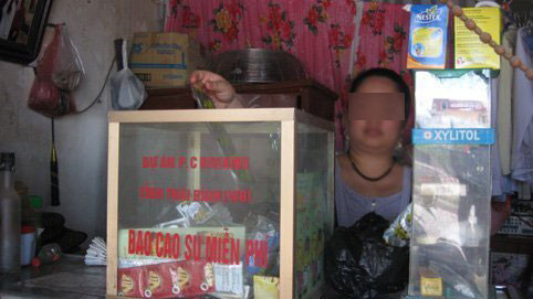 Thùng đựng BCS miễn phí được đặt ở các nhà nghỉ để “chị em” đến lấy khi cần Thùng đựng BCS miễn phí được đặt ở các nhà nghỉ để “chị em” đến lấy khi cần