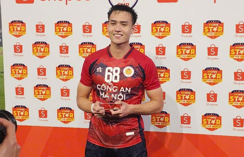 Bùi Hoàng Việt Anh ngày càng trưởng thành trong màu áo Công an Hà Nội FC Bùi Hoàng Việt Anh ngày càng trưởng thành trong màu áo Công an Hà Nội FC