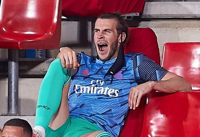 Bale ngáp dài trên khán đài khi còn dự bị ở Real Madrid