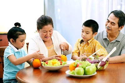 Hãy cùng chung tay nuôi dạy trẻ nên người (ảnh minh họa)