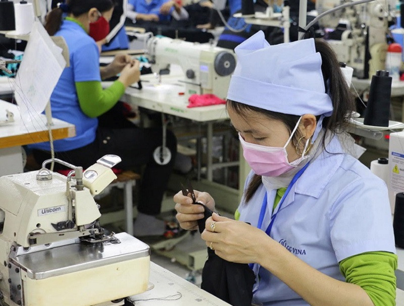 Bộ Nội vụ đề xuất tăng lương tối thiểu 7,2%