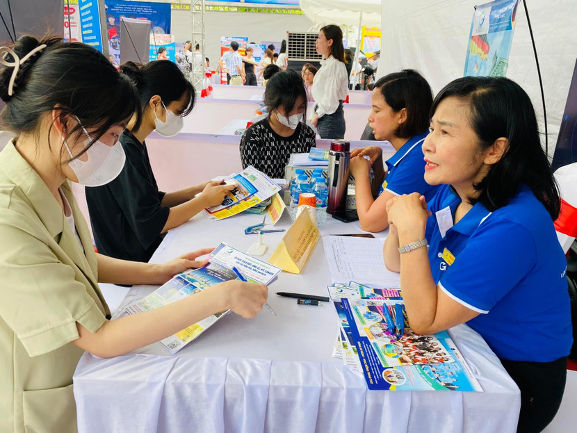 Doanh nghiệp có nhu cầu tuyển dụng nhiều nhất là vị trí nhân viên dịch vụ và bán hàng