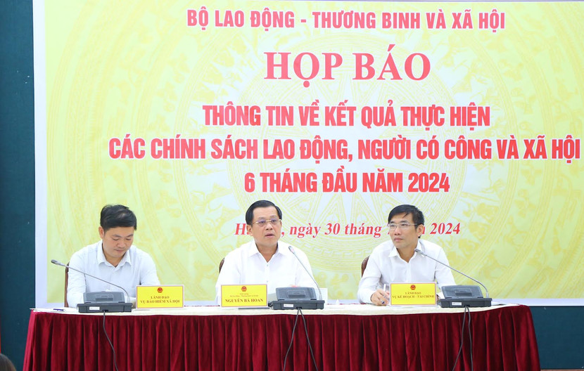 Thứ trưởng Bộ LĐ-TB&amp;XH Nguyễn Bá Hoan thông tin kết quả thực hiện công tác lao động, người có công