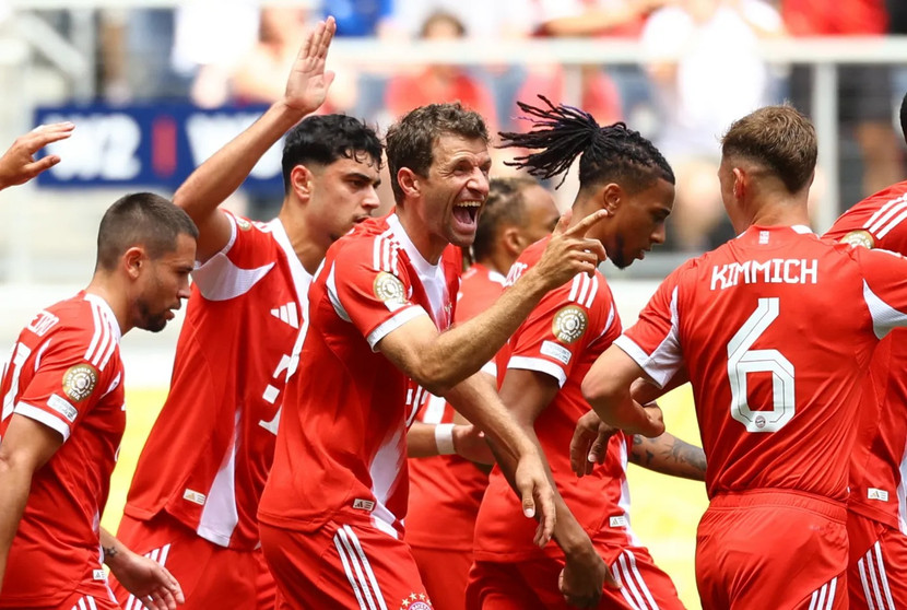 Bayern Munich thắng không tưởng 10-0